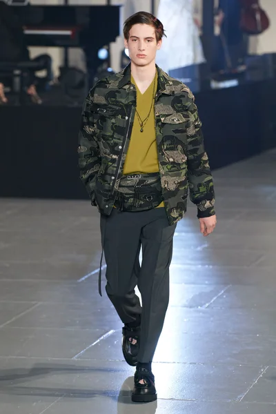 Look 27